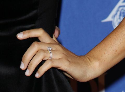 Меган Markle първи годежен пръстен
